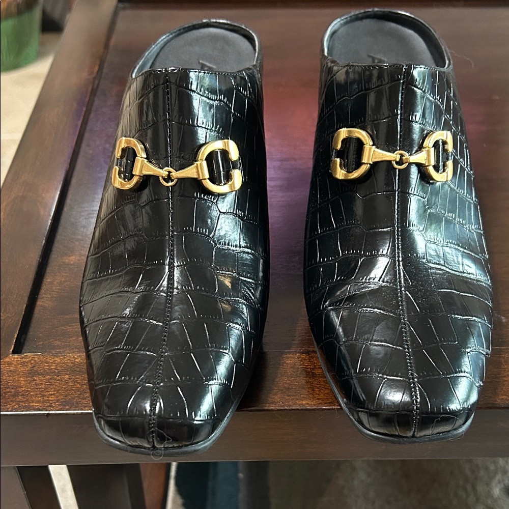 Aerosoles Black Crocodile Pattern Loafers with Gold Buckle size 11
